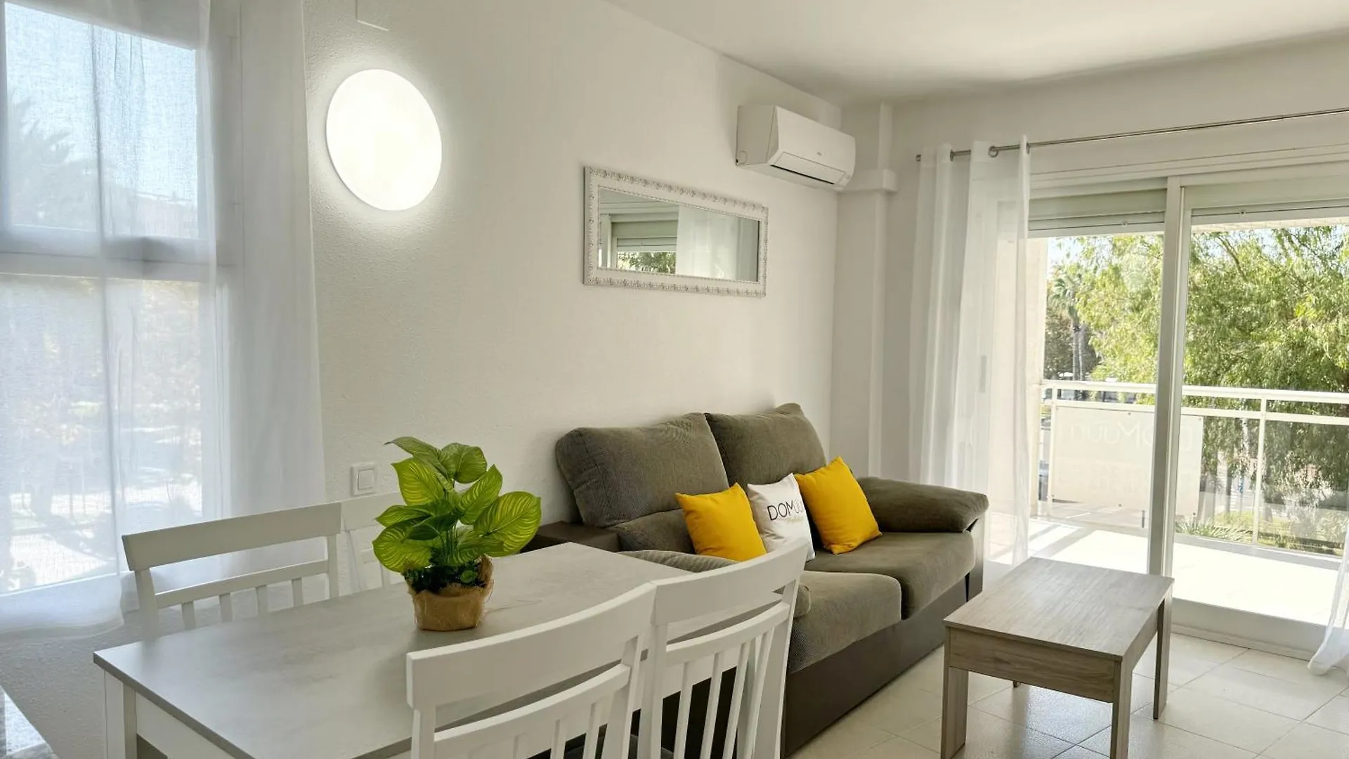 Domuum Holidays - Royal Salou 0*,  Espagne