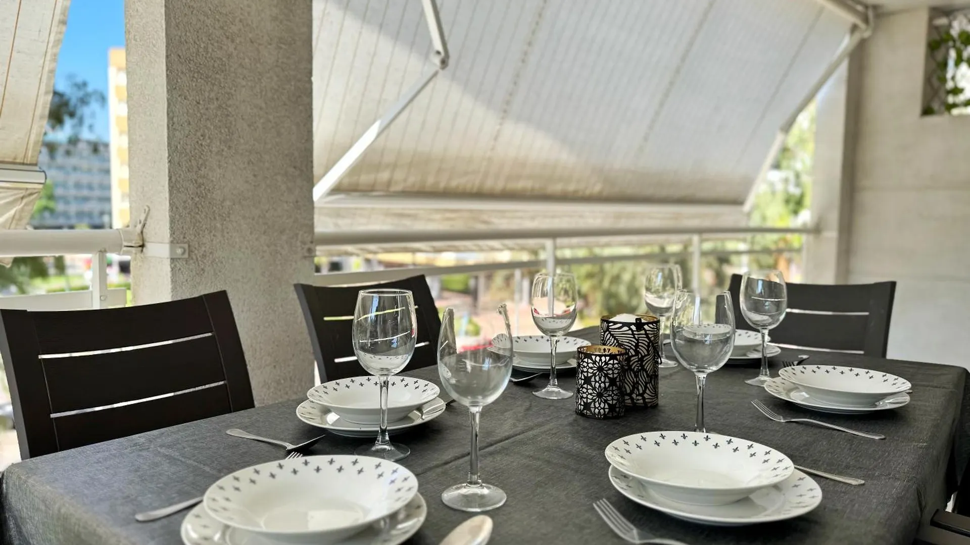 Domuum Holidays - Royal Salou 0*,  Spain